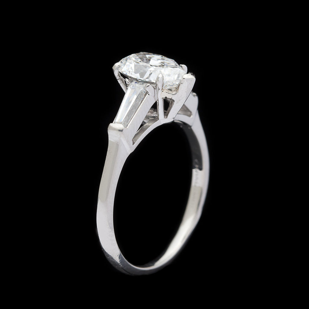 Elegant GIA 1.38ct Pear Shaped Diamond Platinum Ring