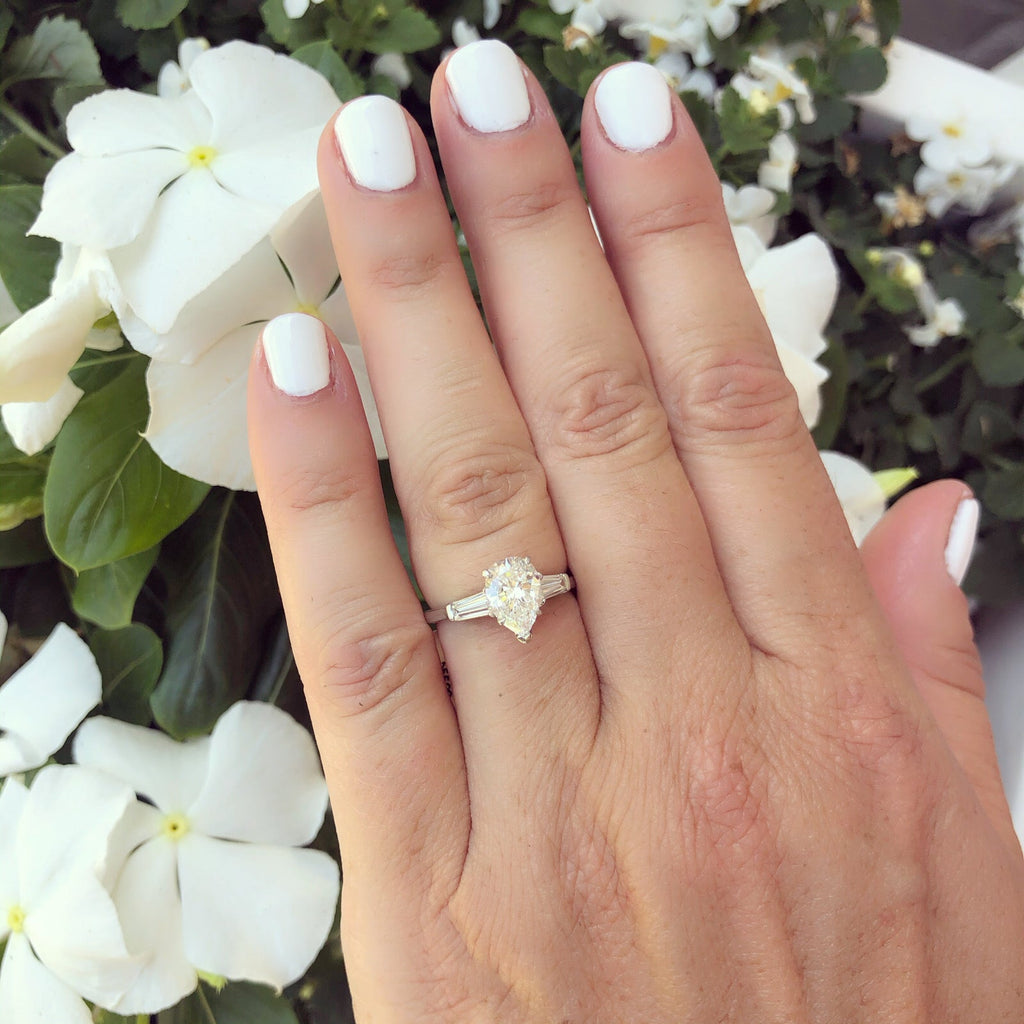 Elegant GIA 1.38ct Pear Shaped Diamond Platinum Ring