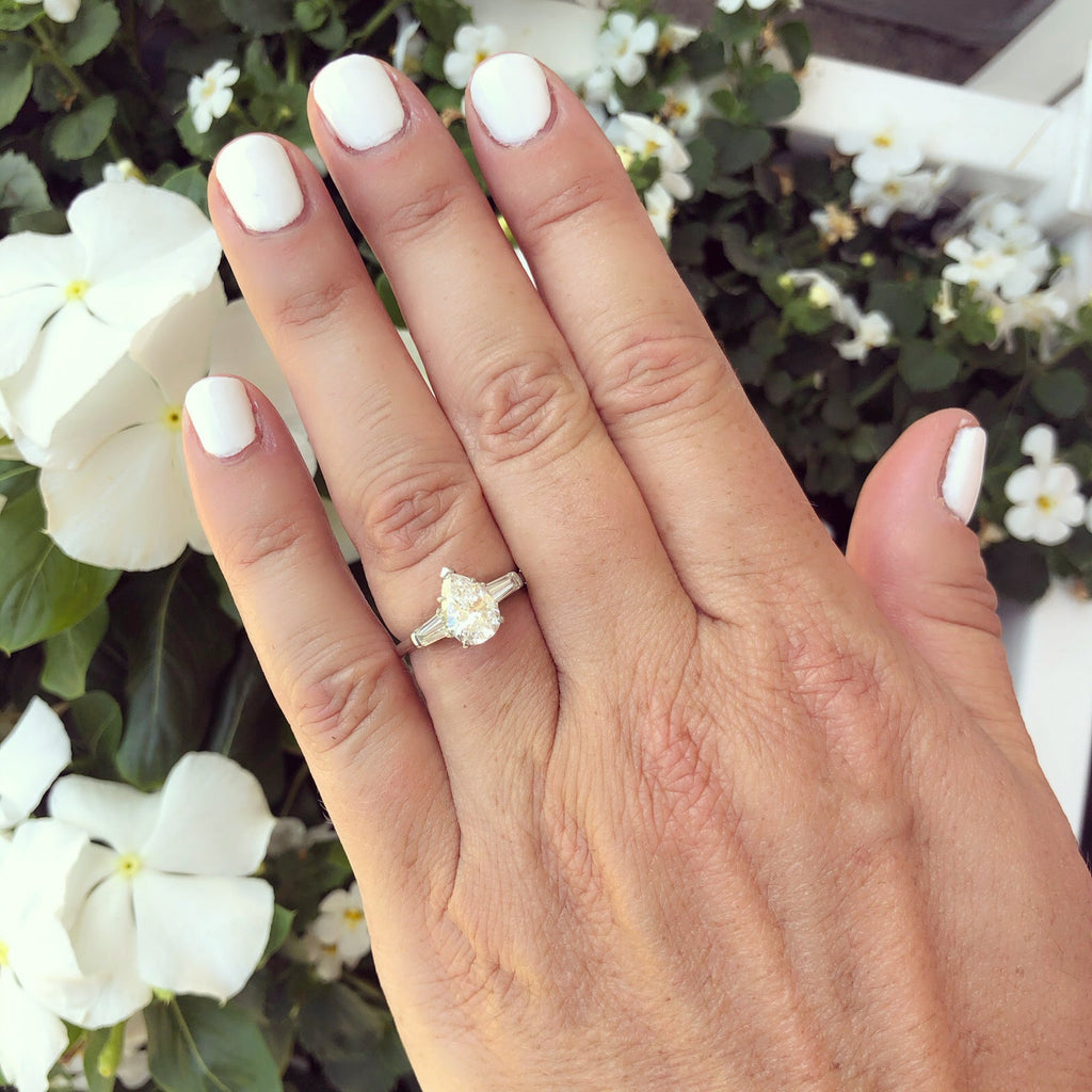 Elegant GIA 1.38ct Pear Shaped Diamond Platinum Ring