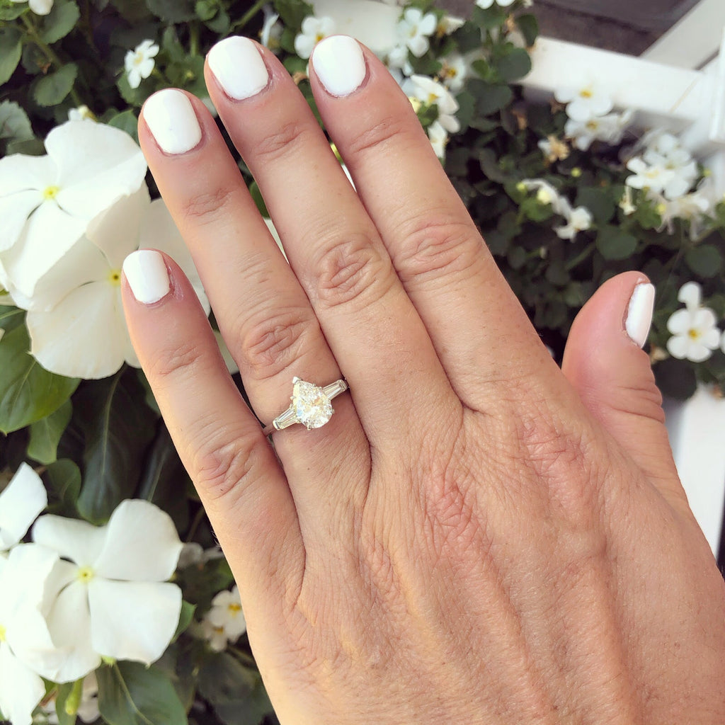 Elegant GIA 1.38ct Pear Shaped Diamond Platinum Ring