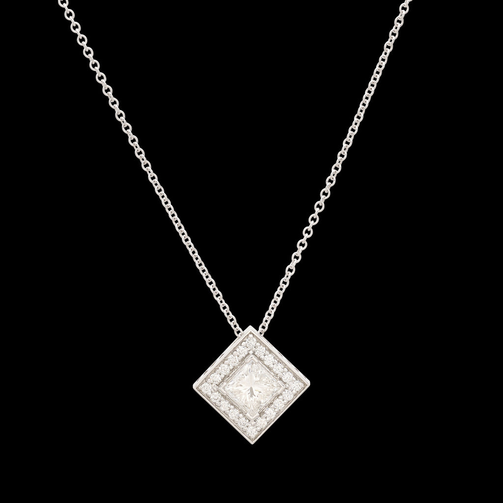18kt White Gold Diamond Pendant Necklace