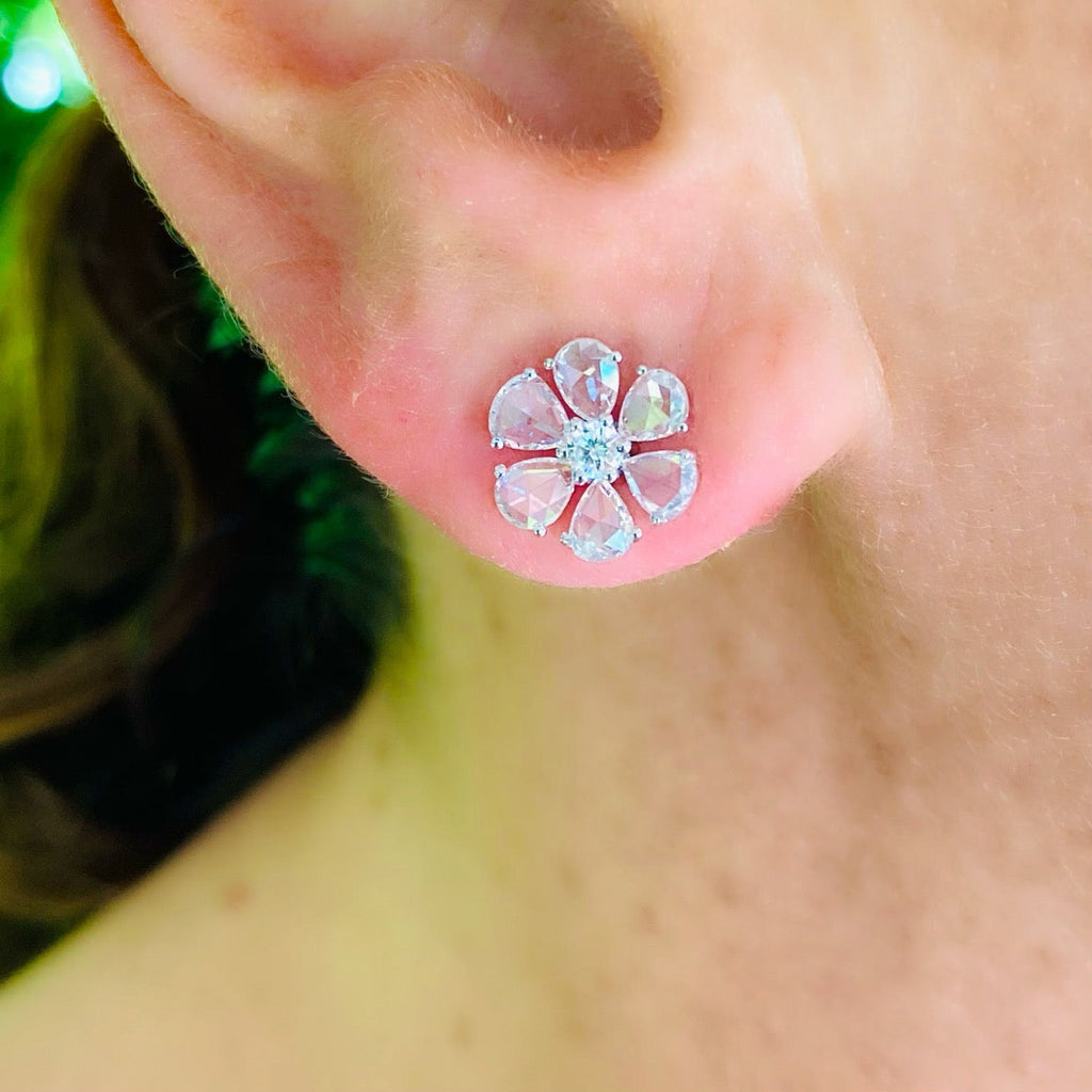 Beautiful Floral Diamond Stud 18k White Gold Earrings