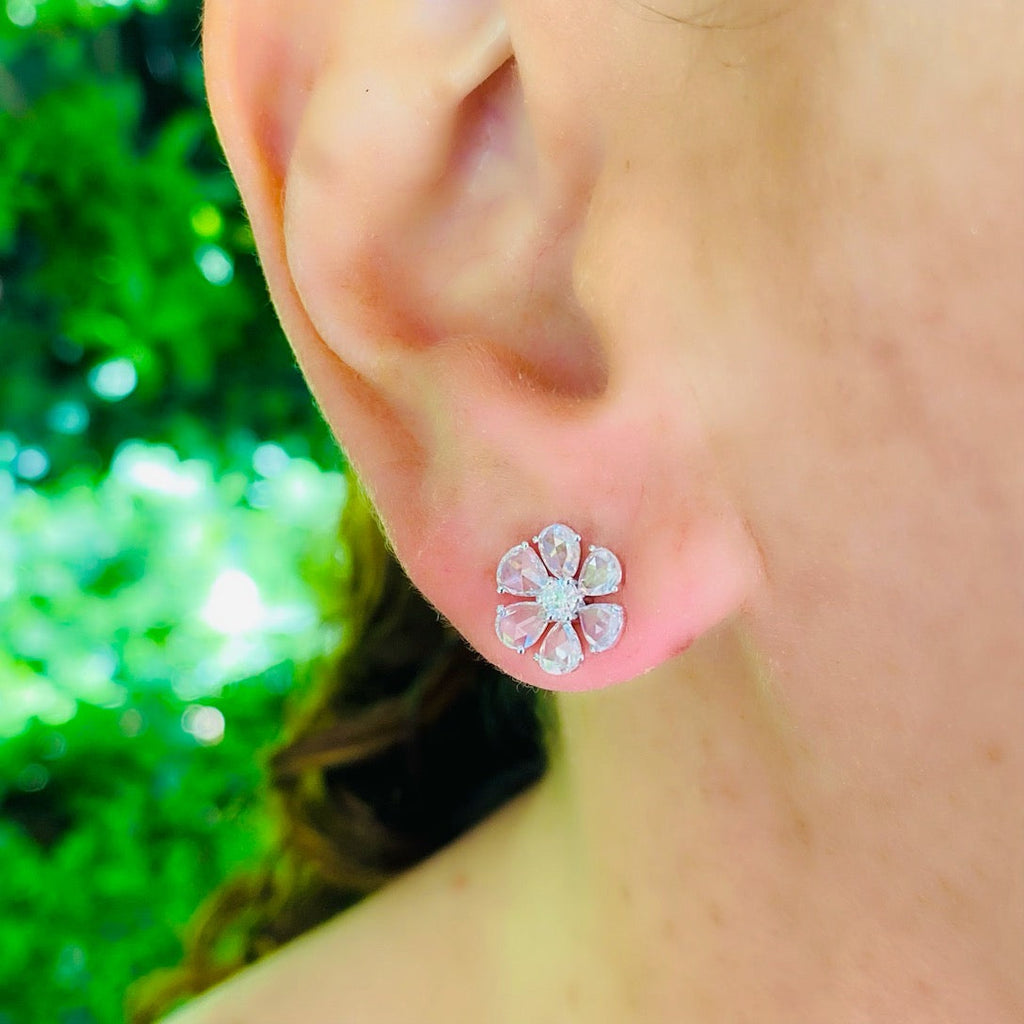 Beautiful Floral Diamond Stud 18k White Gold Earrings