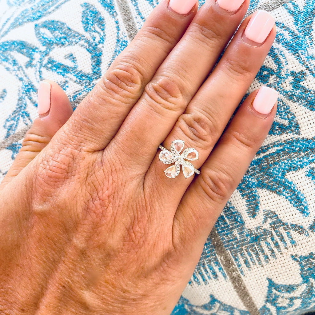 Unique 18kt Floral Diamond Ring