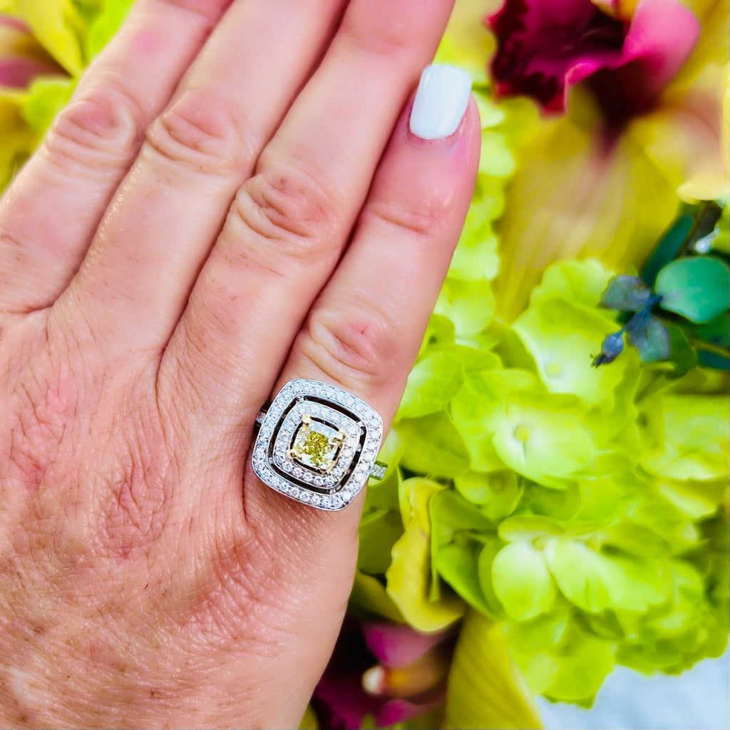 18kt White Gold Yellow Diamond Ring