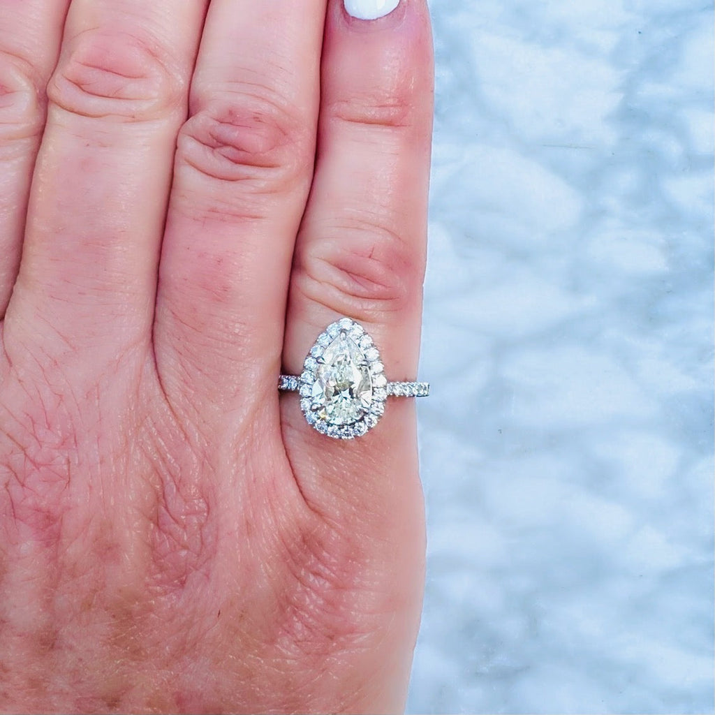 Incredible 2.01 carat Pear Shaped 18k Diamond Ring