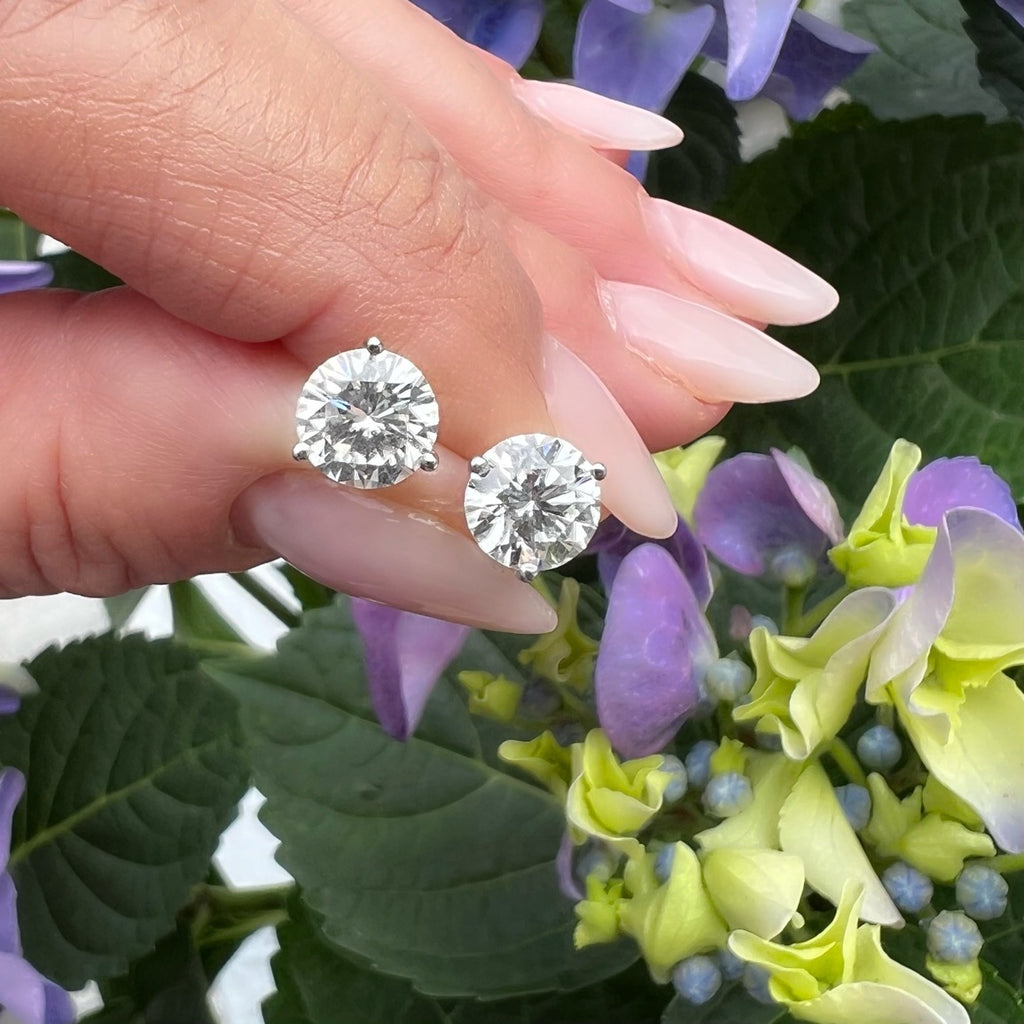 Extraordinary 3.12 carat GIA Diamond Studs