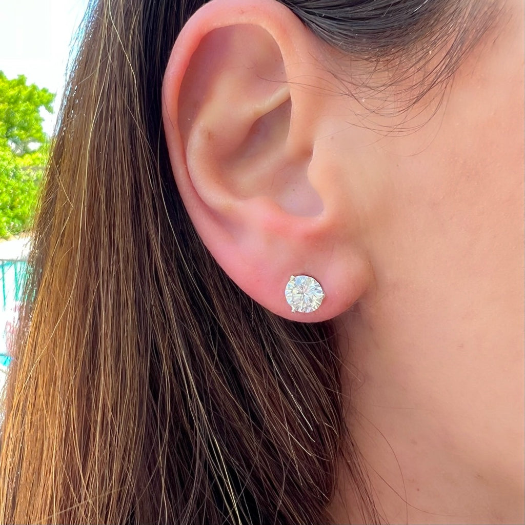 Stunning 3.07 carat GIA Round Diamond Studs