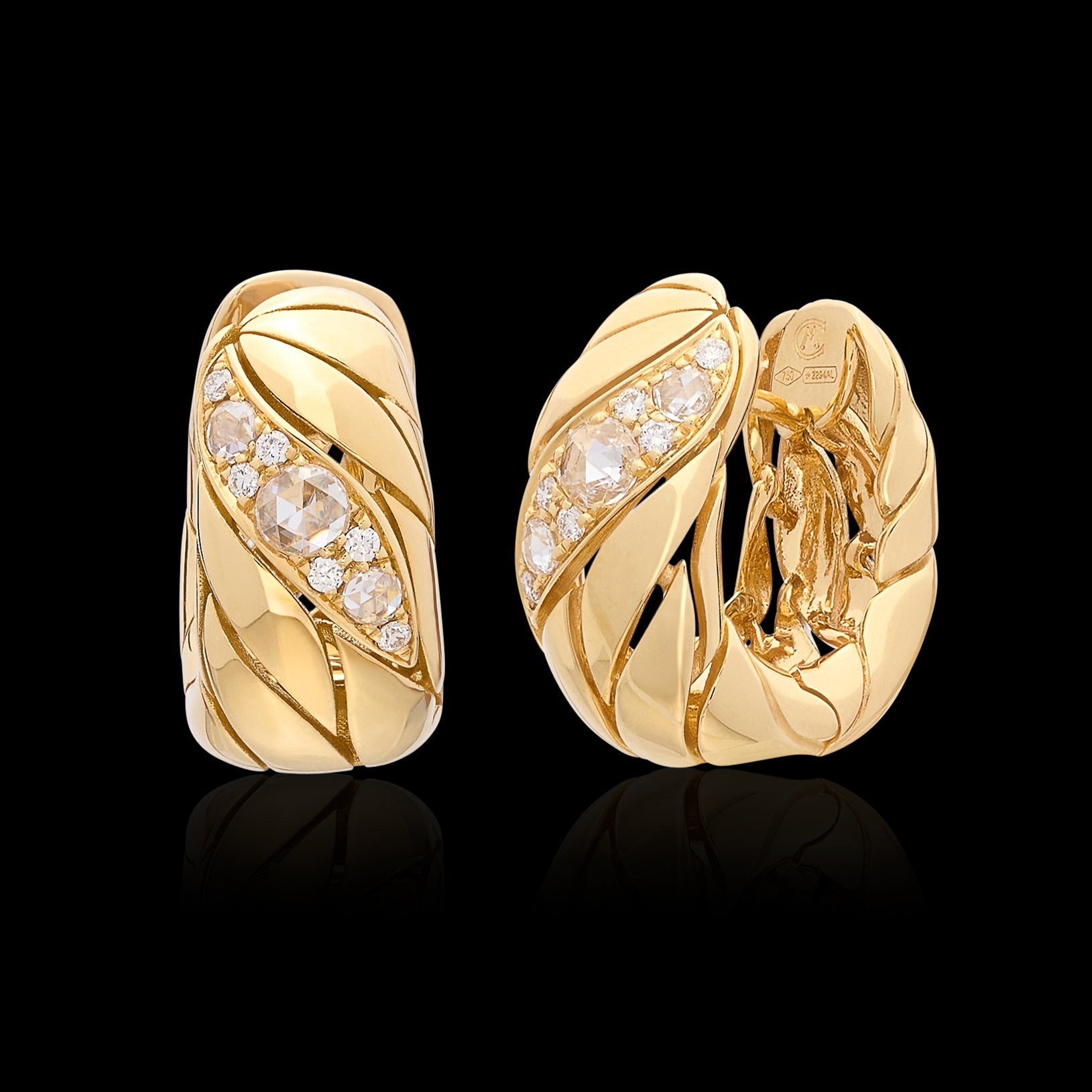 Elsa Peretti® Diamond Hoop single-row bangle in 18k gold with diamonds,  medium.