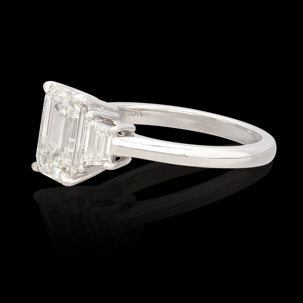 18kt White Gold 2.50 carat GIA Emerald Cut Diamond Ring