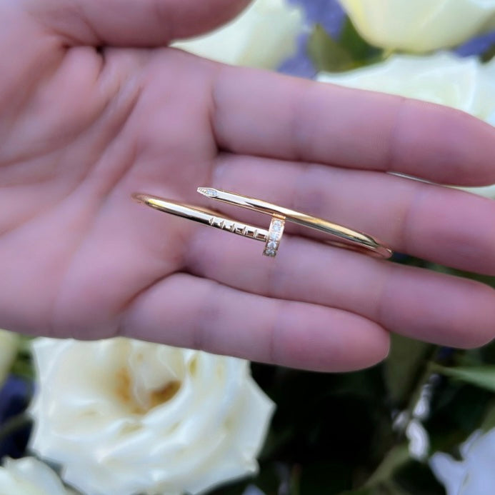 Juste un clou with diamonds sales