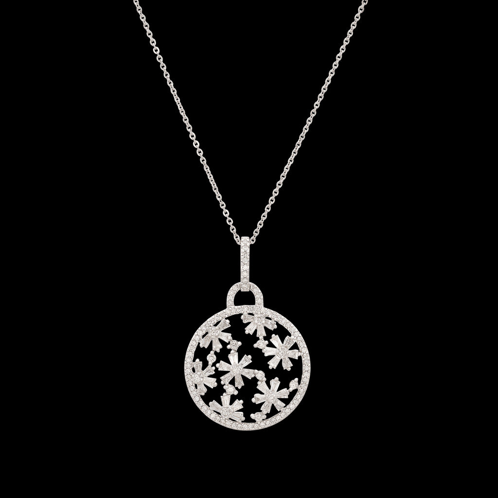 18 karat White Gold Diamond Floral Pendant necklace
