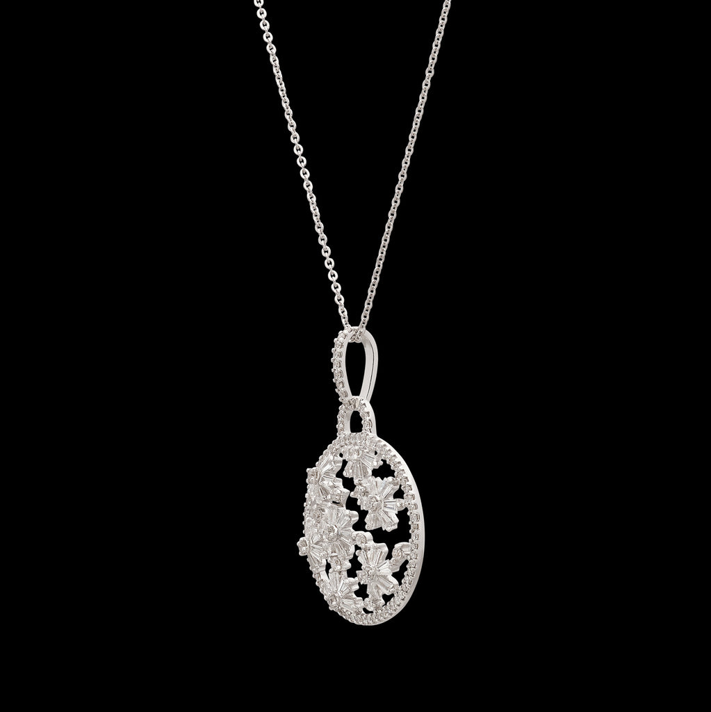 18 karat White Gold Diamond Floral Pendant necklace