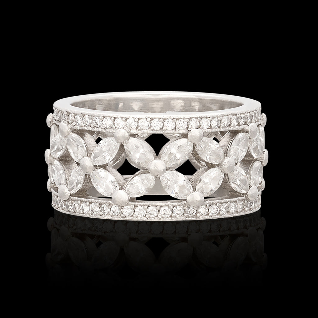 18k White Gold Floral Diamond Fashion Ring