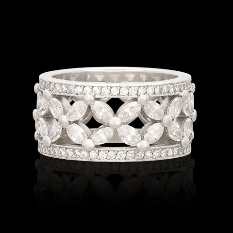 18k White Gold Floral Diamond Fashion Ring