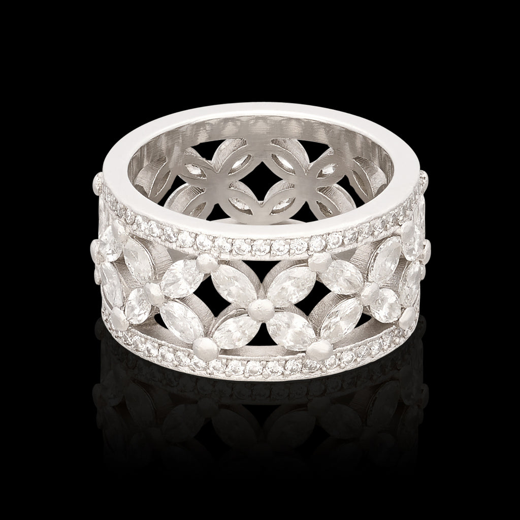 18k White Gold Floral Diamond Fashion Ring
