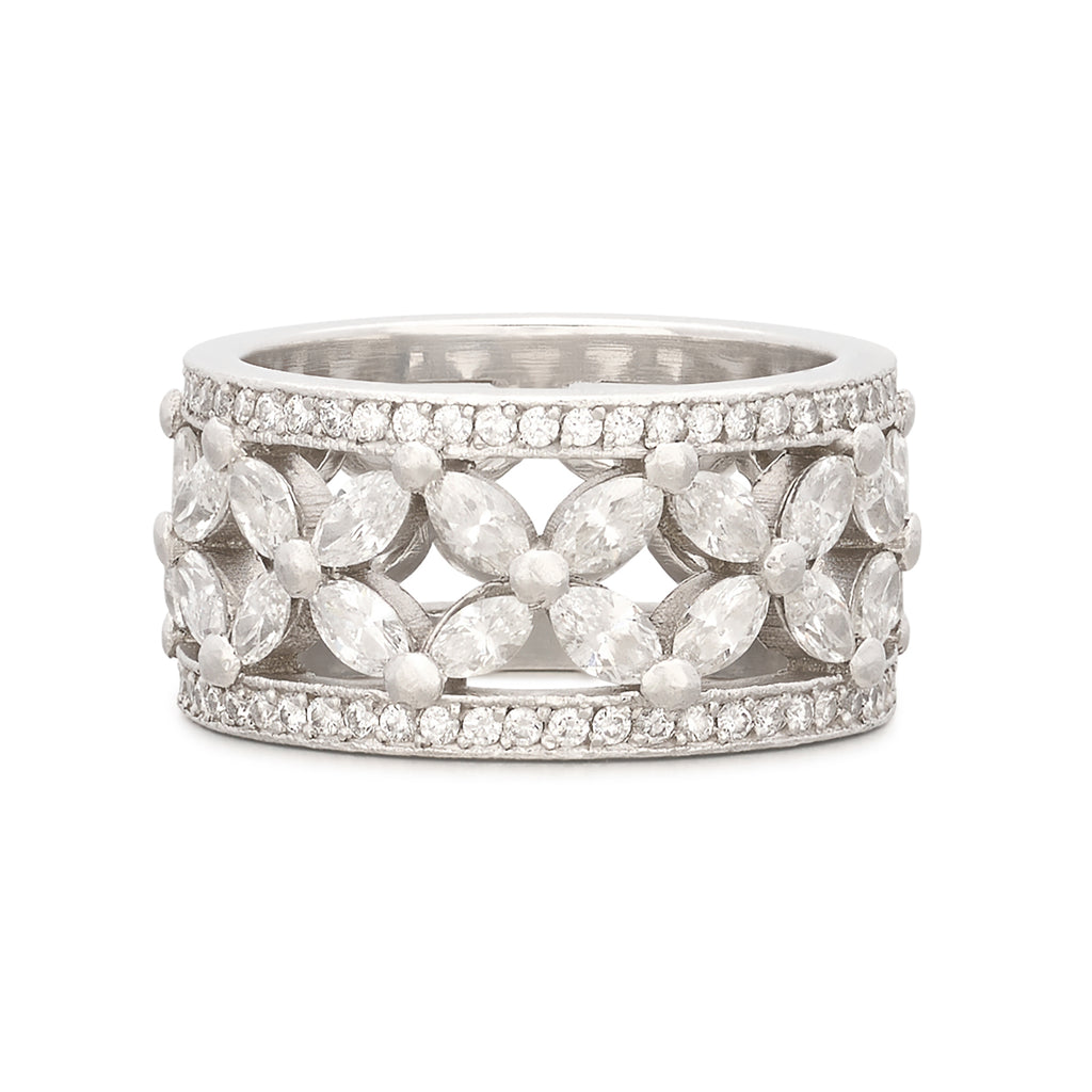 18k White Gold Floral Diamond Fashion Ring