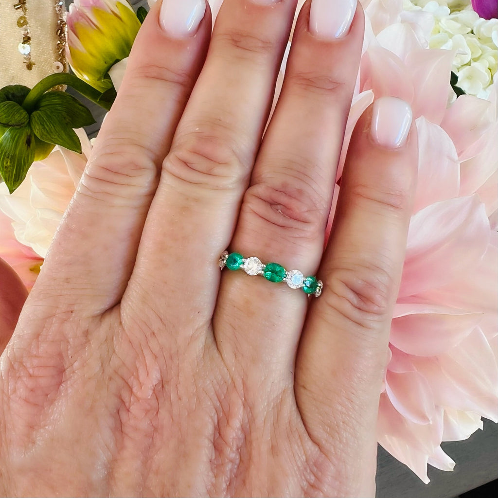 18kt White Gold Emerald & Diamond Band Ring