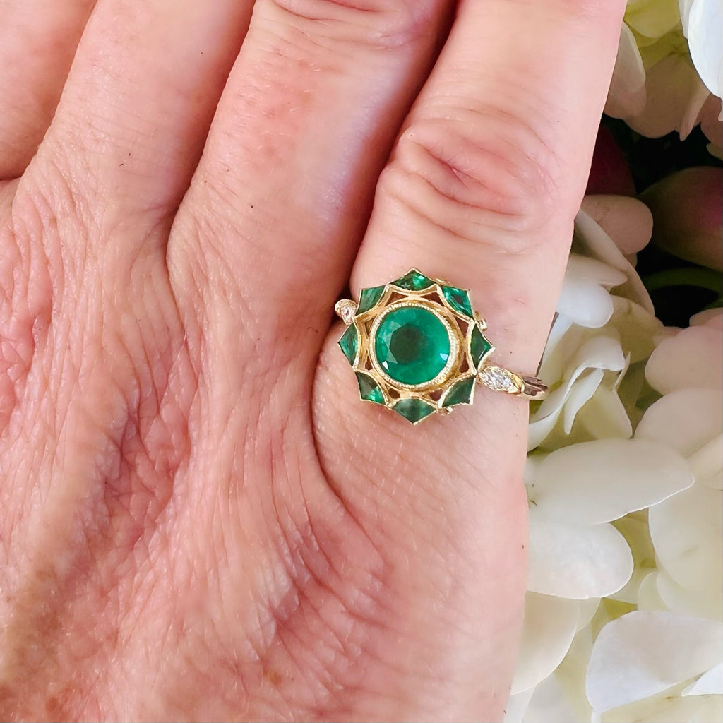 14kt Yellow Gold Emerald & Diamond Starburst Ring