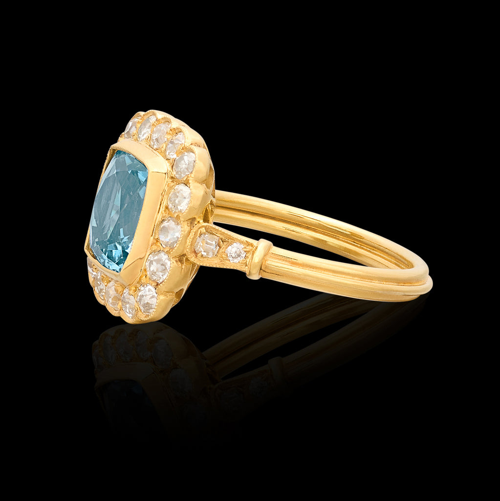 18kt Yellow Gold Vibrant Aquamarine & Diamond Ring