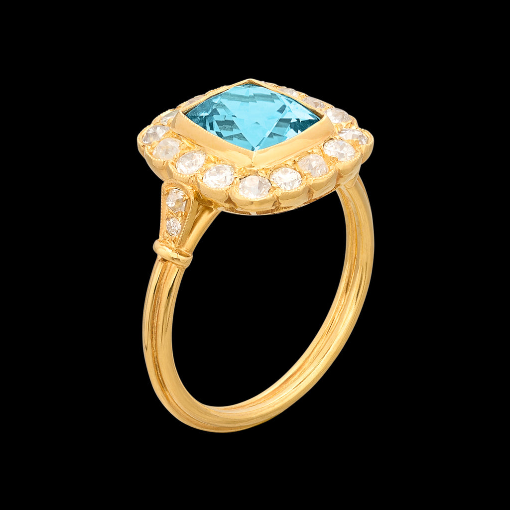18kt Yellow Gold Vibrant Aquamarine & Diamond Ring