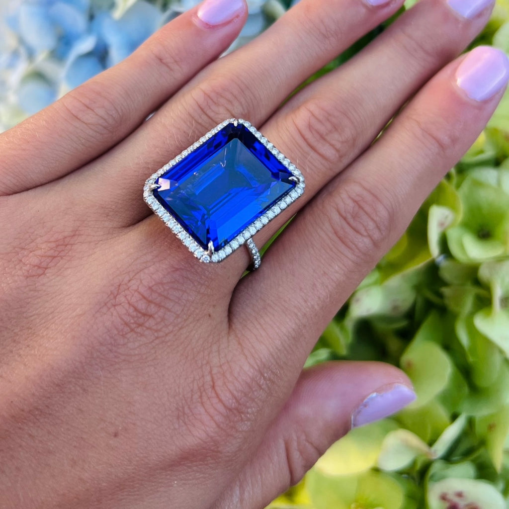 Exceptional 24.66ct Vibrant Tanzanite & Diamond Platinum Ring