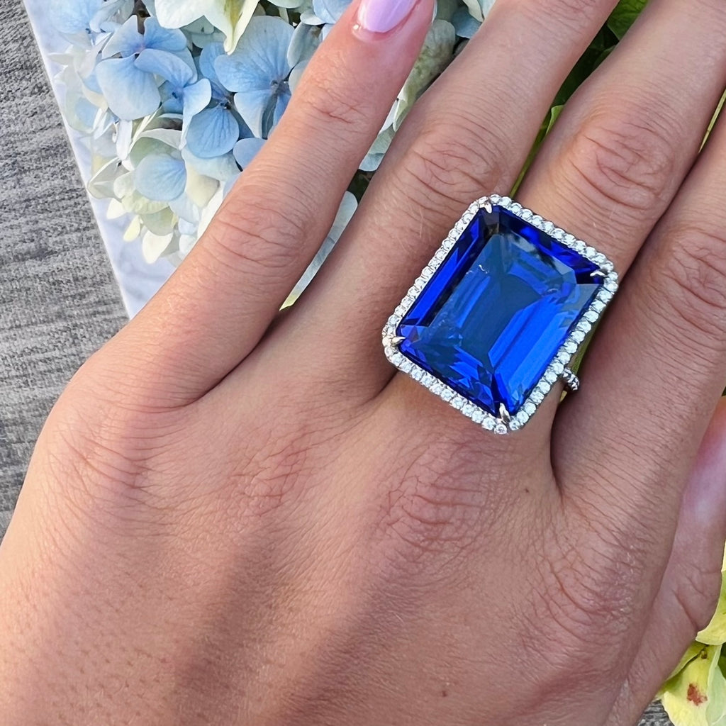 Exceptional 24.66ct Vibrant Tanzanite & Diamond Platinum Ring
