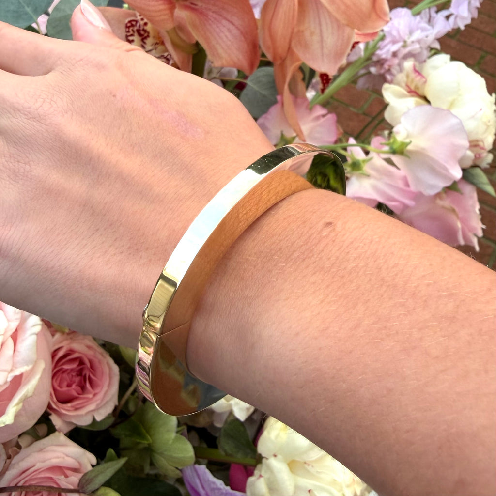Modern 14k Yellow Gold Bangle Bracelet