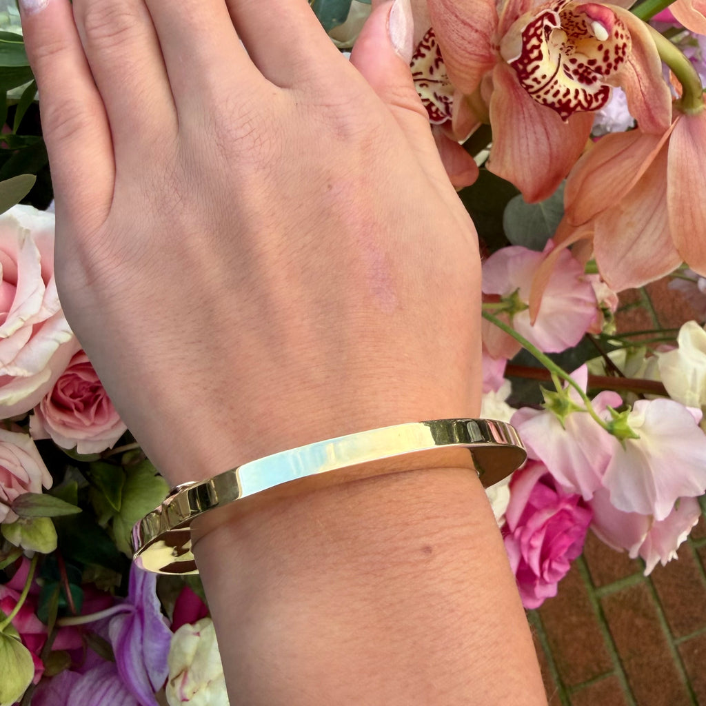 Modern 14k Yellow Gold Bangle Bracelet