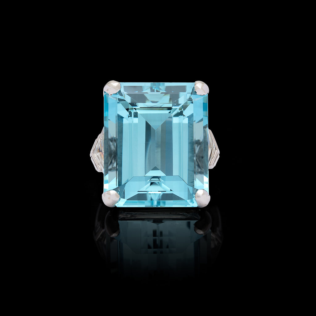 Stunning 31.01-cts. Aquamarine & Diamond Ring