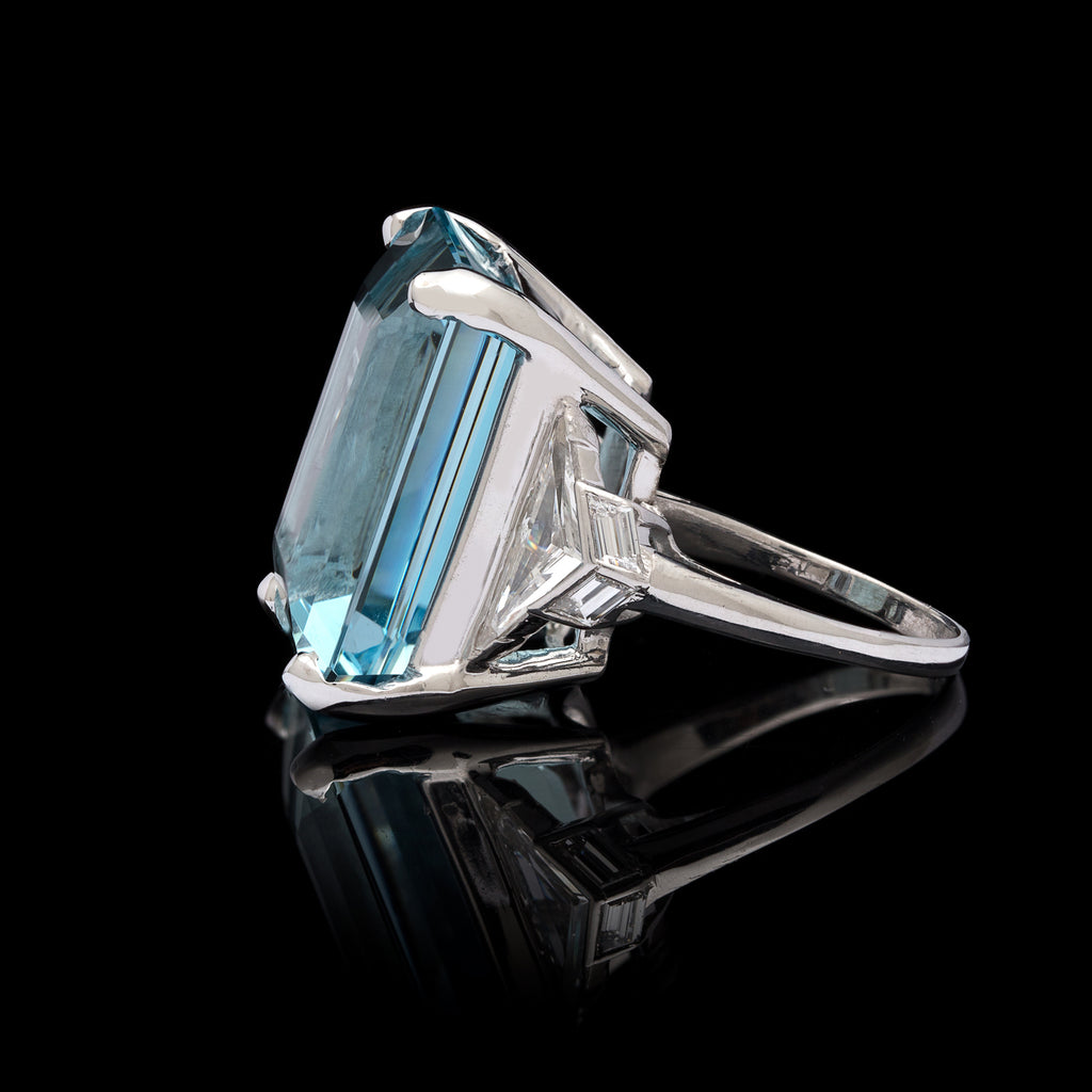 Stunning 31.01-cts. Aquamarine & Diamond Ring