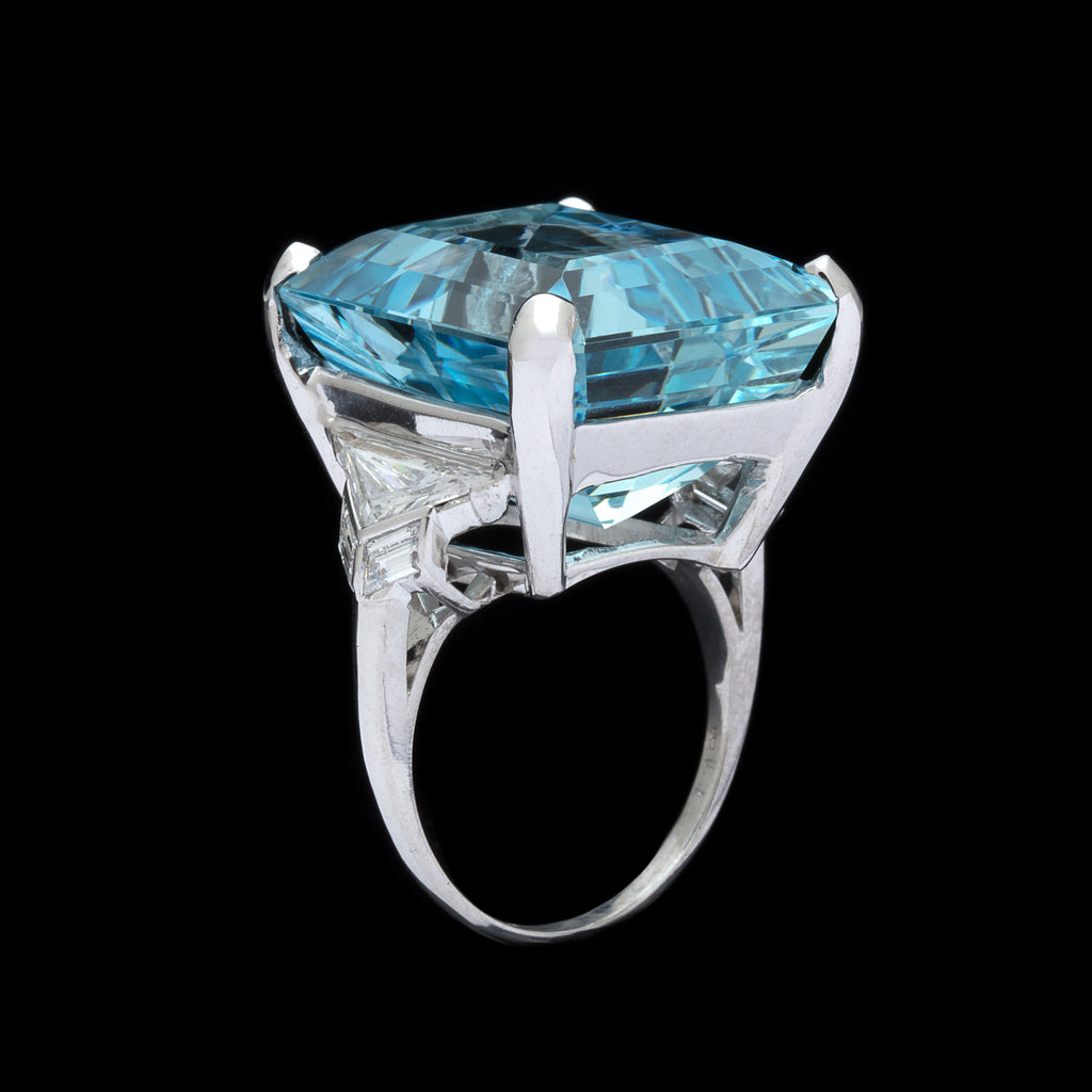 Stunning 31.01-cts. Aquamarine & Diamond Ring