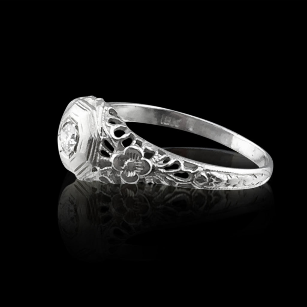 18kt White Gold Filigree Diamond Ring