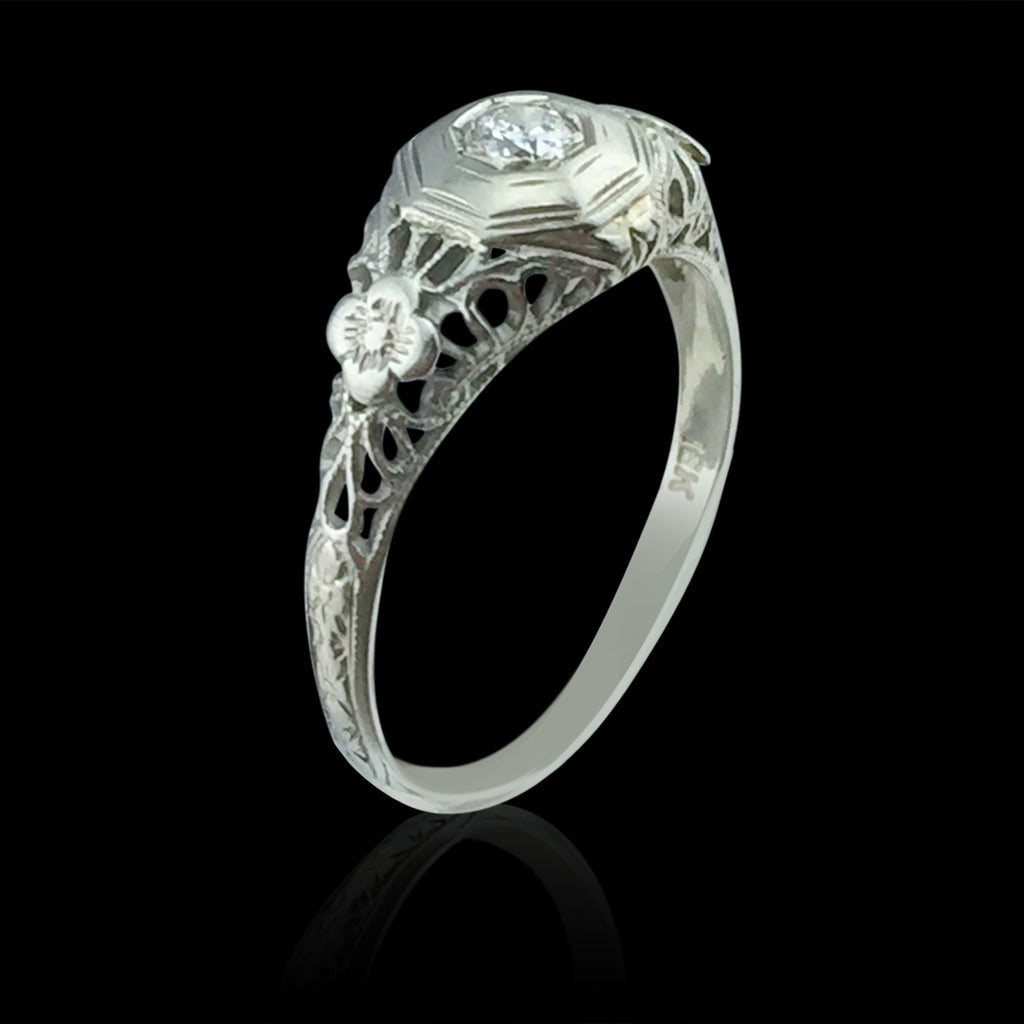 18kt White Gold Filigree Diamond Ring