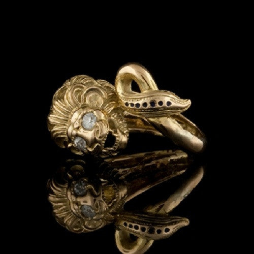 Lion Ring in Yellow Gold and Enamel