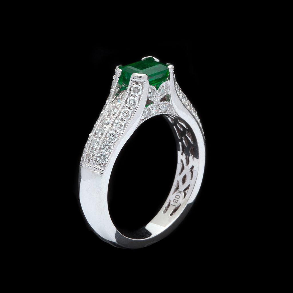 18kt White Gold Emerald & Diamond Ring