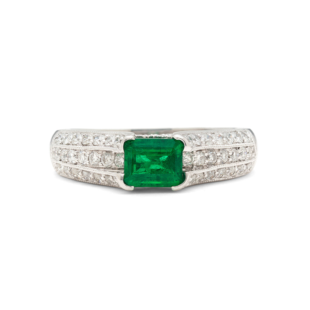 18kt White Gold Emerald & Diamond Ring