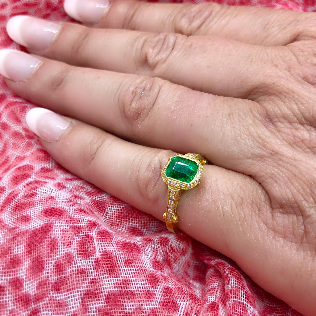 Vibrant Colombian Emerald Diamond Ring