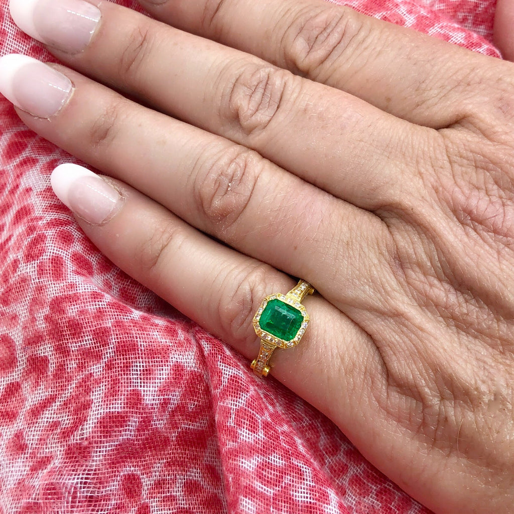 Vibrant Colombian Emerald Diamond Ring