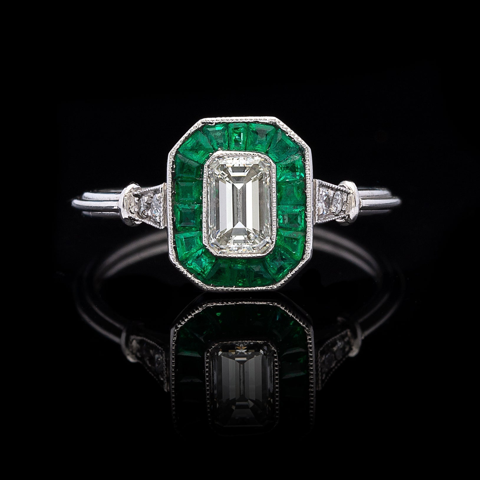 Art deco diamond and emerald ring Clearance