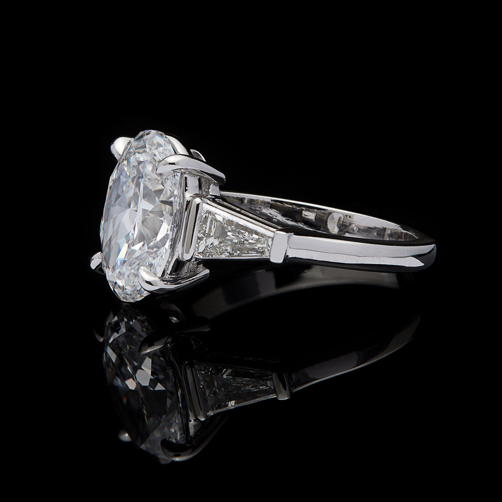 Stunning GIA 3.45-ct E/VS2 Oval Diamond Ring