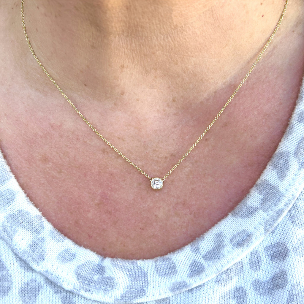 GIA E/VS2 Round Diamond & 18k Gold Necklace