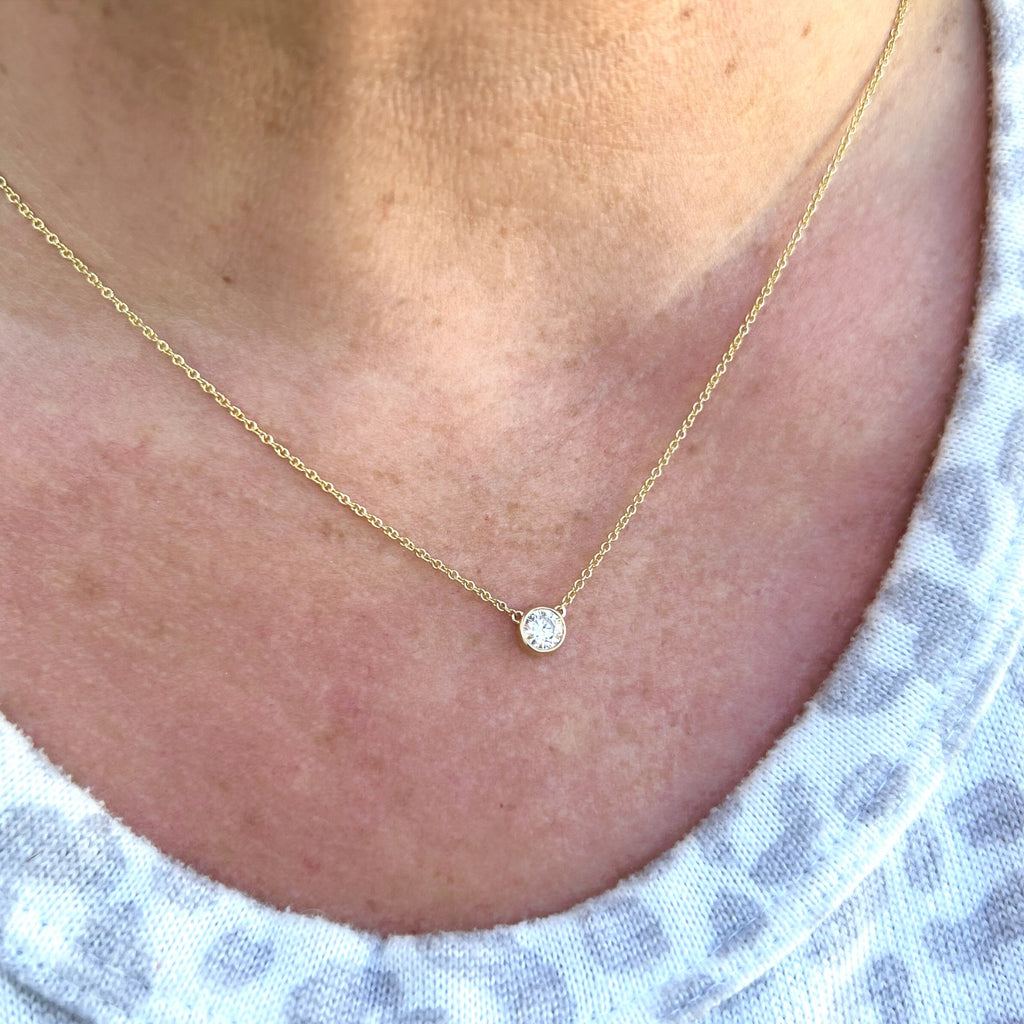 GIA E/VS2 Round Diamond & 18k Gold Necklace