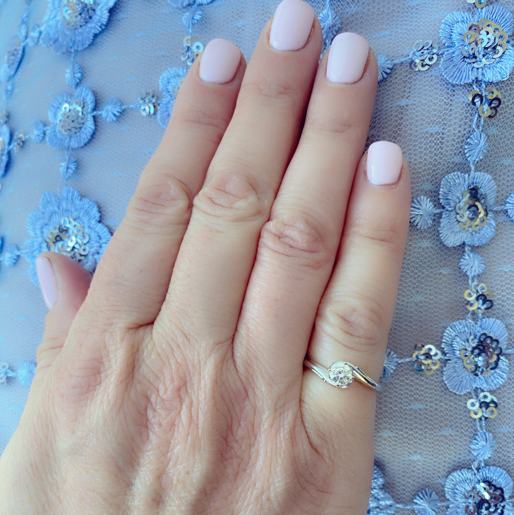 Diamond & 18k White Gold Engagement Ring