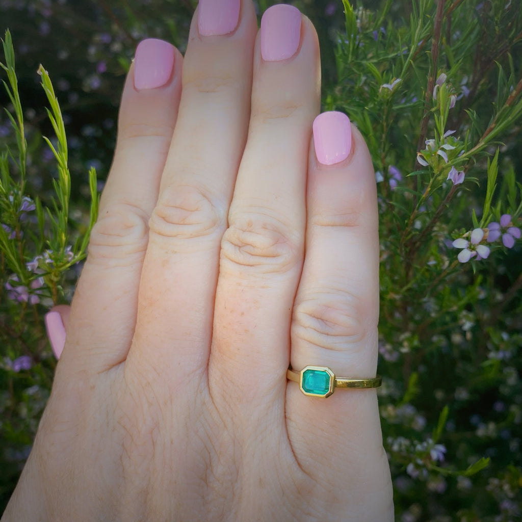 Emerald & 18k Gold ring
