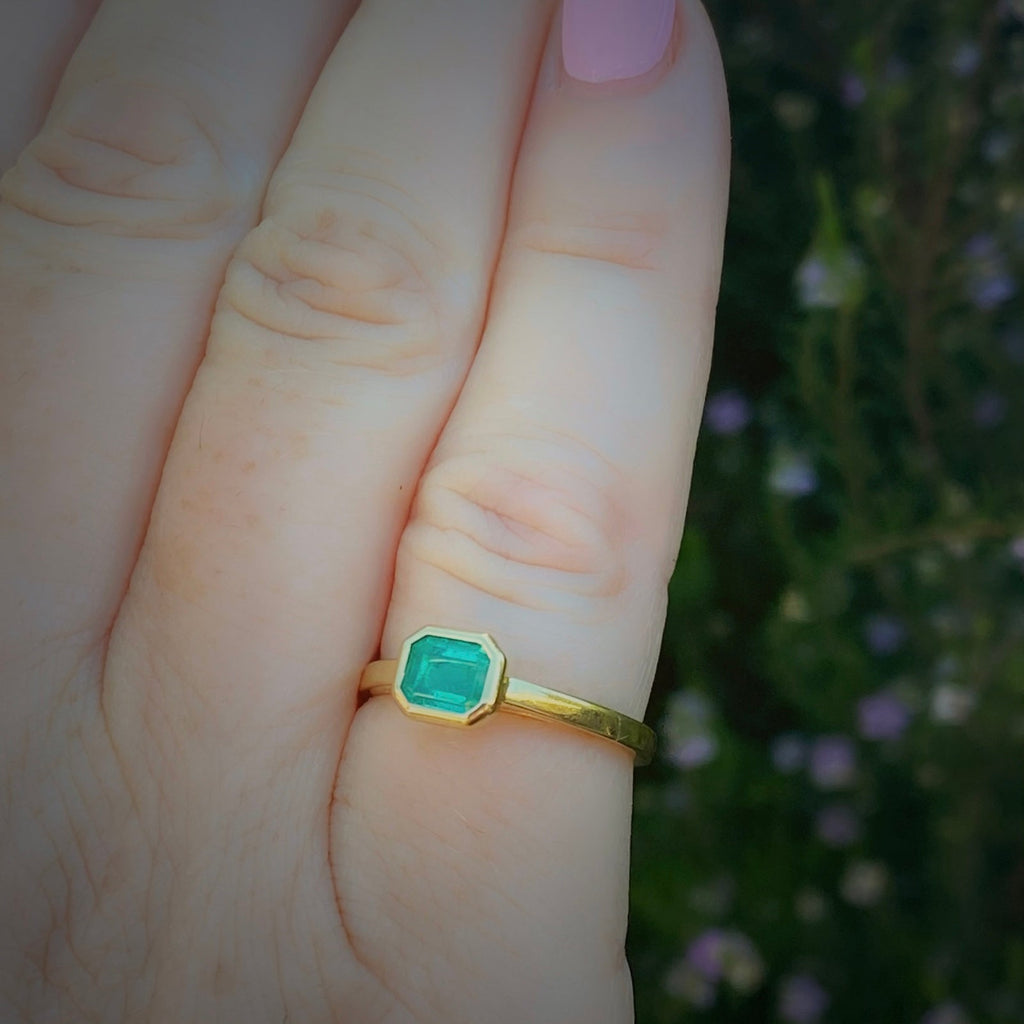 Emerald & 18k Gold ring