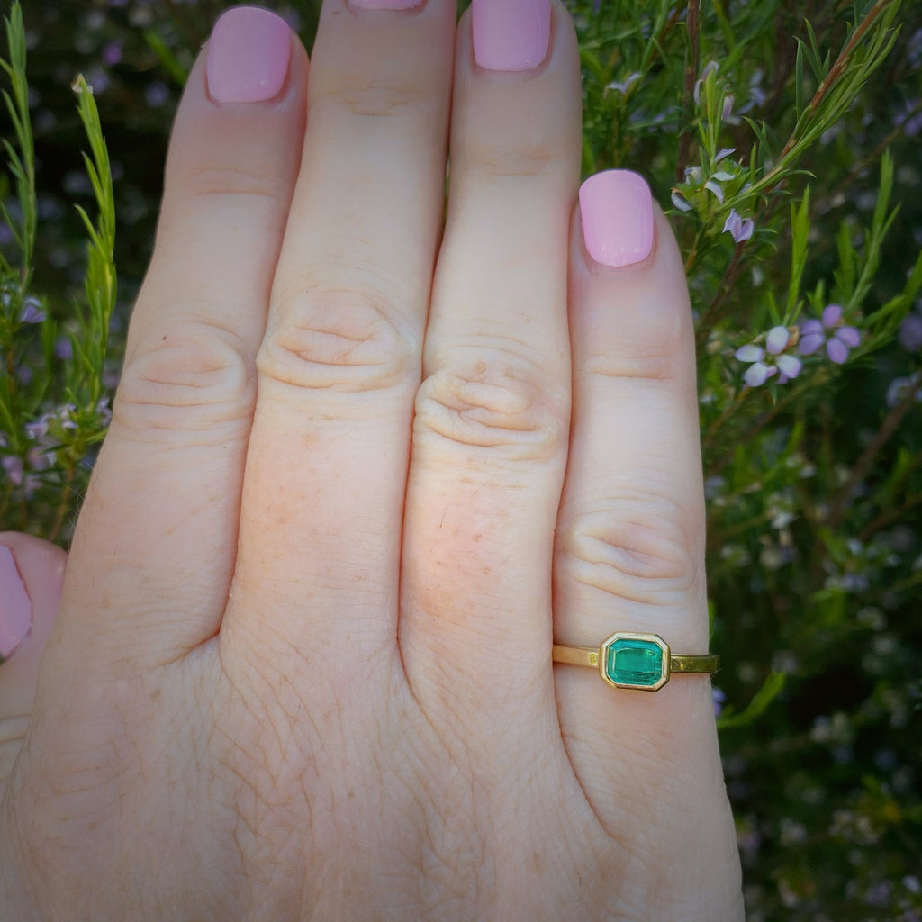 Emerald & 18k Gold ring