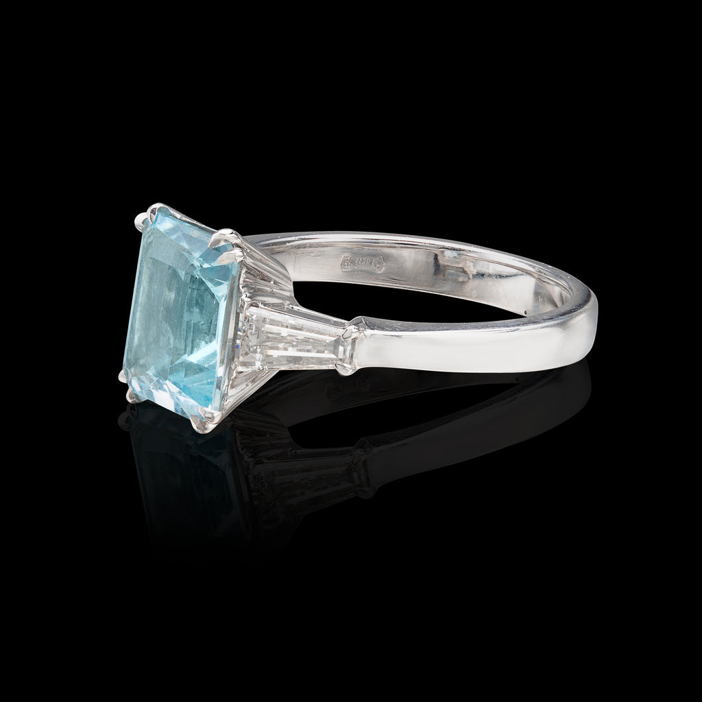 Exceptional Aquamarine & Diamond Ring