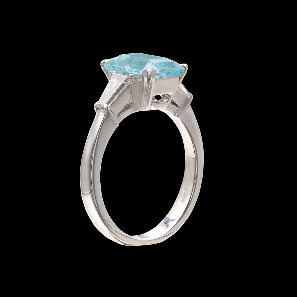 Exceptional Aquamarine & Diamond Ring