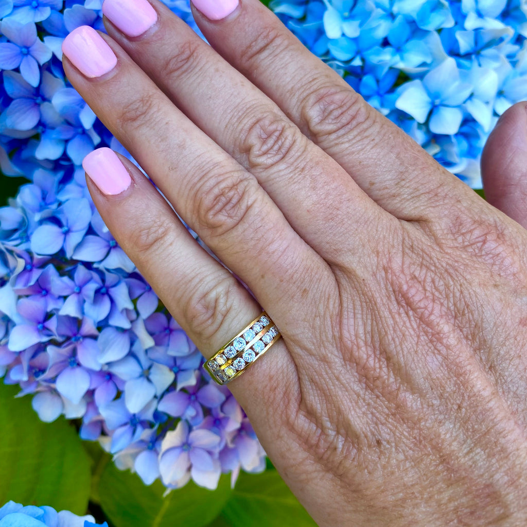 Diamond and 18k Yellow Gold Ring